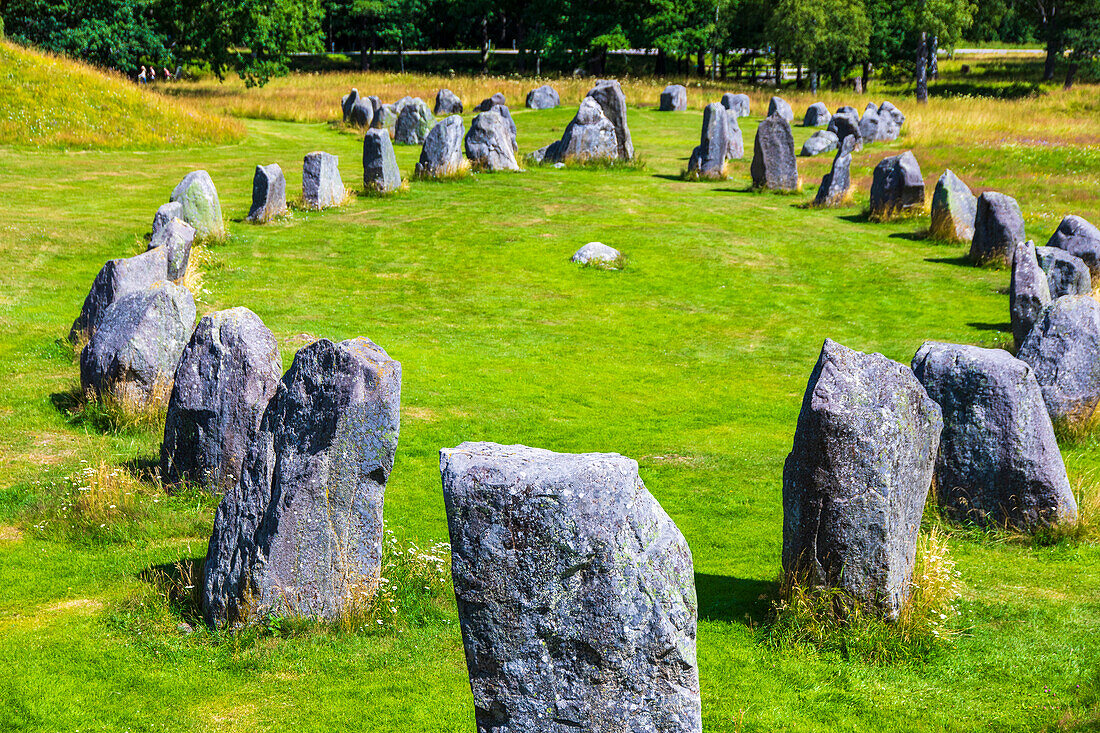 Europa,Skandinavien,Schweden.. Västermanland. Vaesteras. Anundshog. Größter Grabhügel in Schweden. Wikingerfriedhof, Megalithen in Form eines Bootes angeordnet