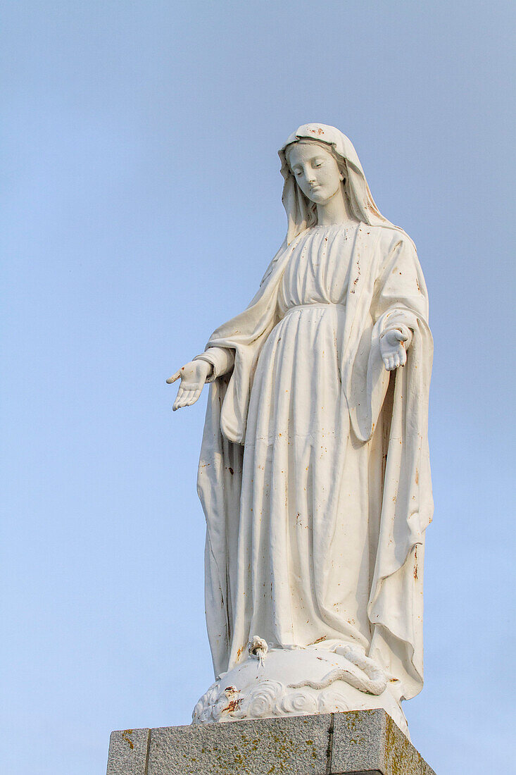 Frankreich, Normandie, Arromanches-les-Bains, Basse-Normandie, Calvados. Maria-Statue