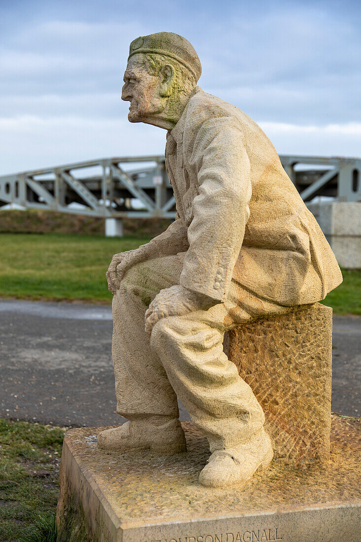 France,Normandie,Arromanches-les-Bains,Basse-Normandie,Calvados. D-Day 75 Garden. Bill Pendell Statue. Veteran