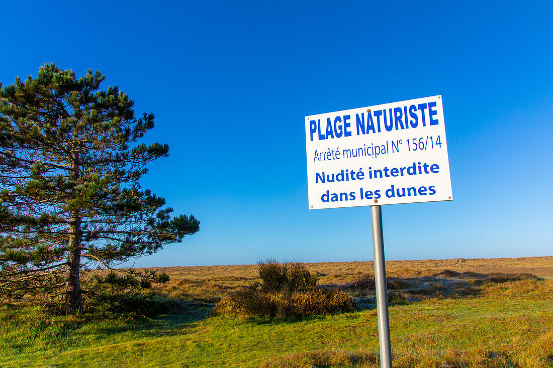 France,Manche,Cotentin. Agon-Coutainville,la pointe d'Agon. Sign indicating the naturist beach