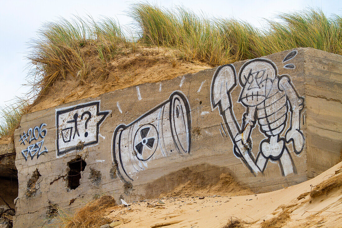 agueFrankreich,Manche,Cotentin. Straßenkunst am Blockhaus. Strand von Biville