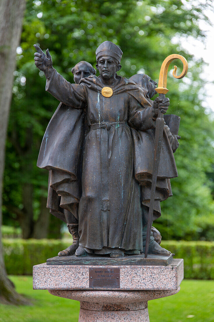 Europa,Skandinavien,Schweden.. Vaexjoe. Statue. Vaexjoe. Heiliger Sigfrid von Schweden Statue