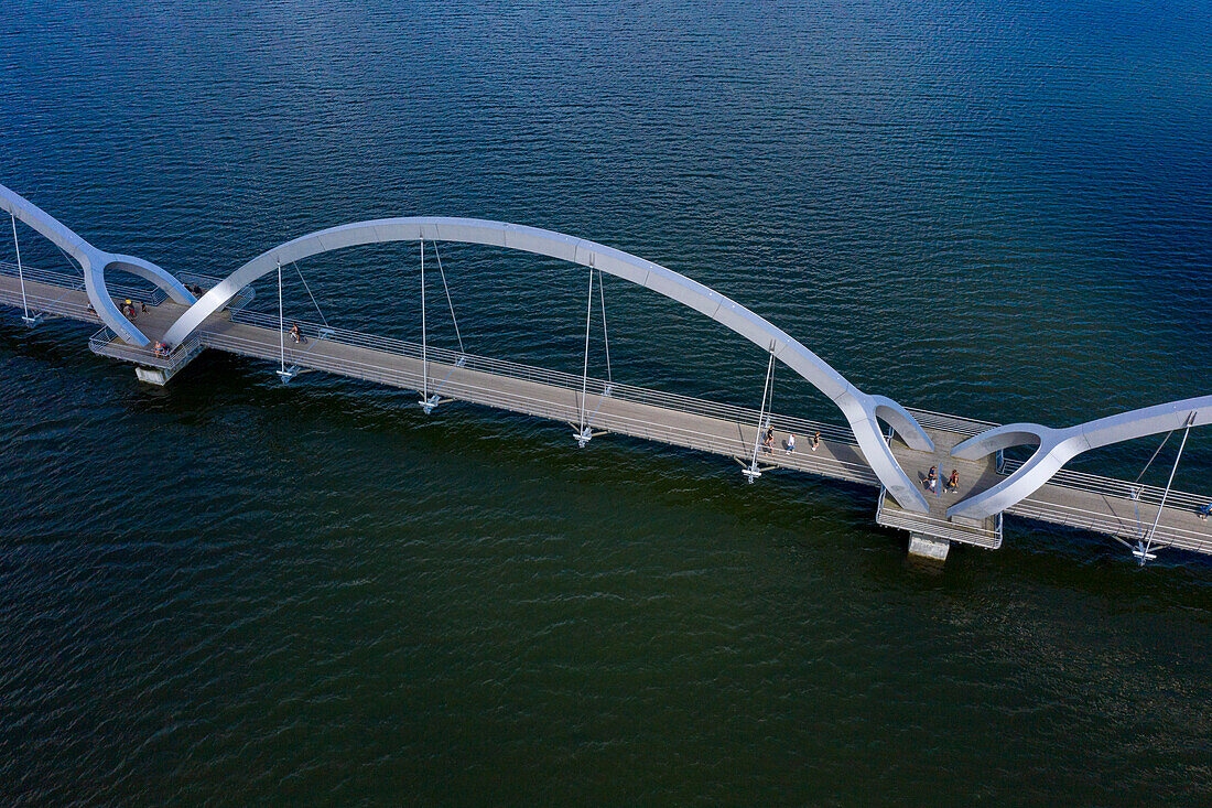 Europa,Skandinavien,Schweden.. Soelvesborg. Längste Fußgänger- und Fahrradbrücke in Europa