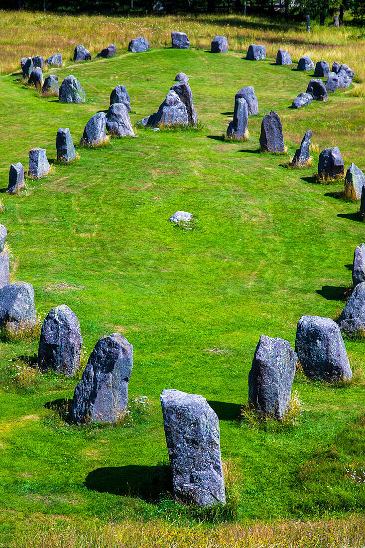 Europa,Skandinavien,Schweden.. Västermanland. Vaesteras. Anundshog. Größter Grabhügel in Schweden. Wikingerfriedhof, Megalithen in Form eines Bootes angeordnet