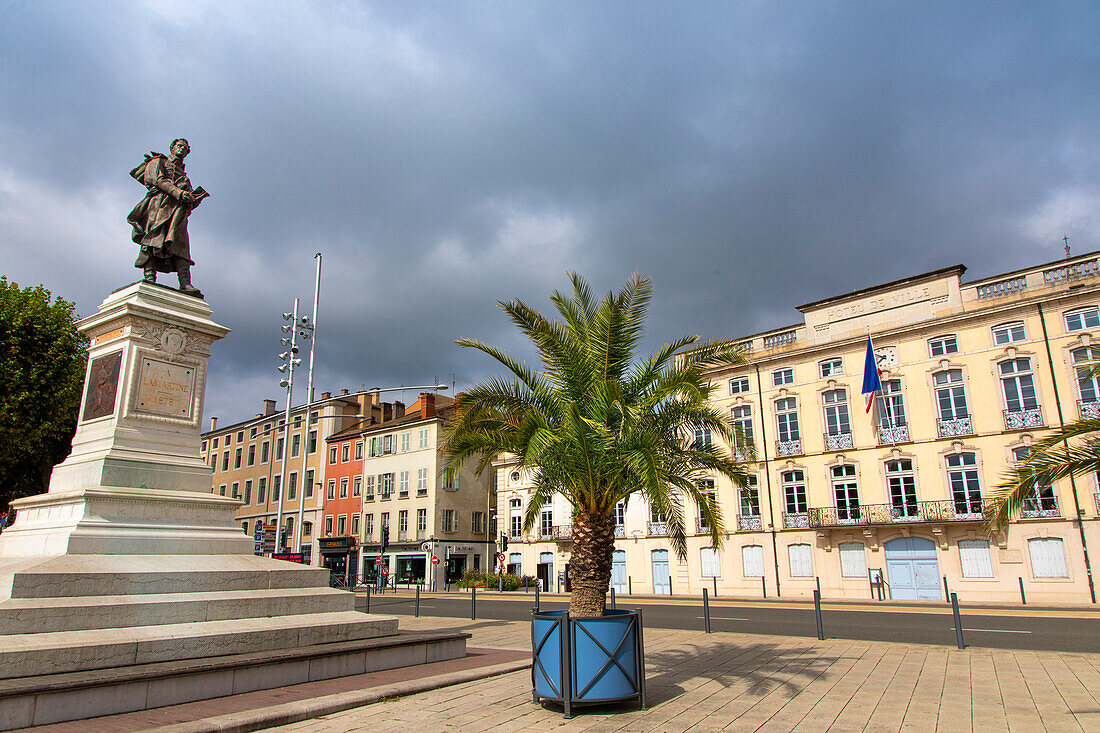 France,Saone-et-Loire,Mâcon. City hall. Lamartine statue