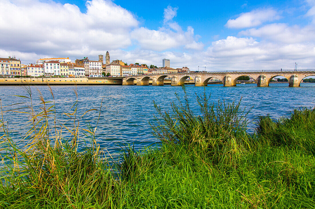 Frankreich,Saone-et-Loire,Mâcon. Fluss Saone. Saint-Laurent-Brücke