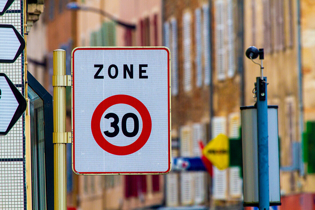 Zone mit reduzierter Geschwindigkeit, 30 km / h