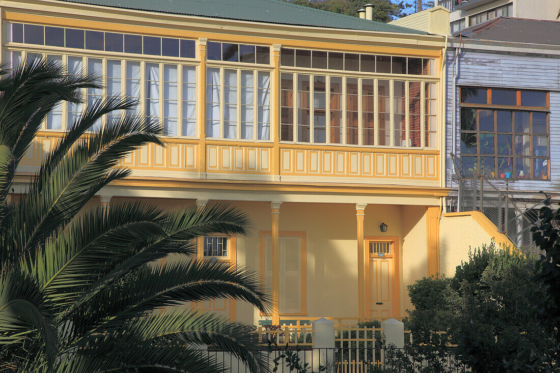 Chile,Valparaiso,house,balcony,traditional architecture,