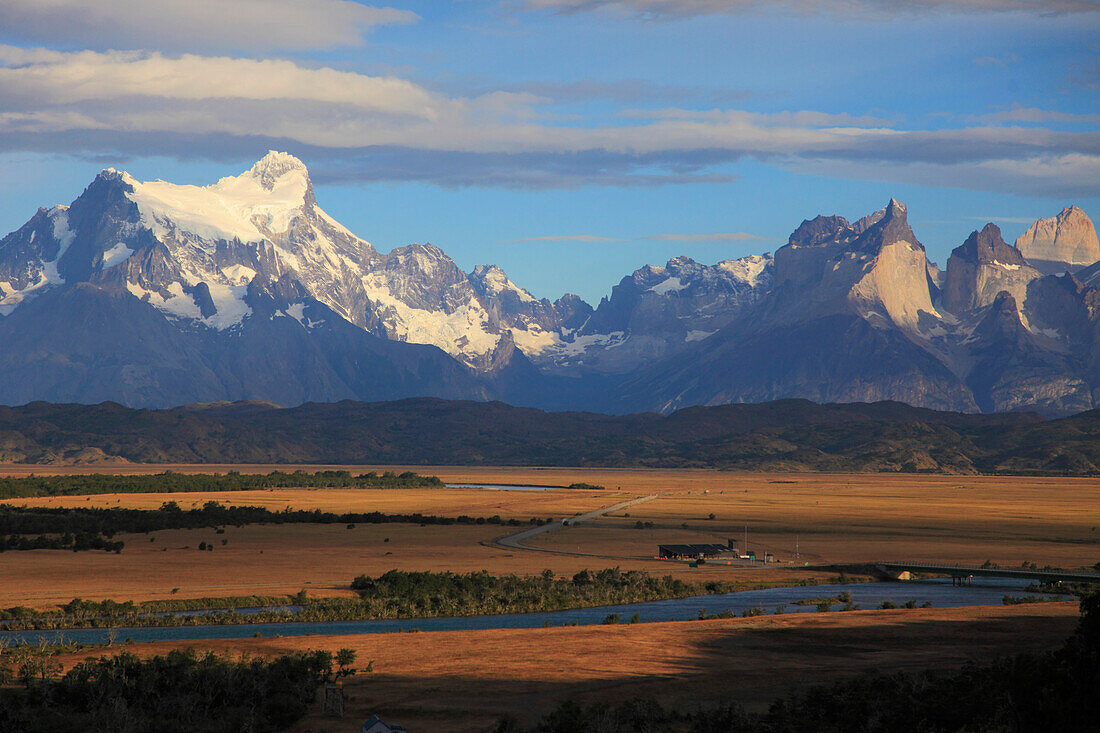 Chile,Magallanes,Torres del Paine,Nationalpark,Paine Grande,Cuernos del Paine,Rio Serrano,