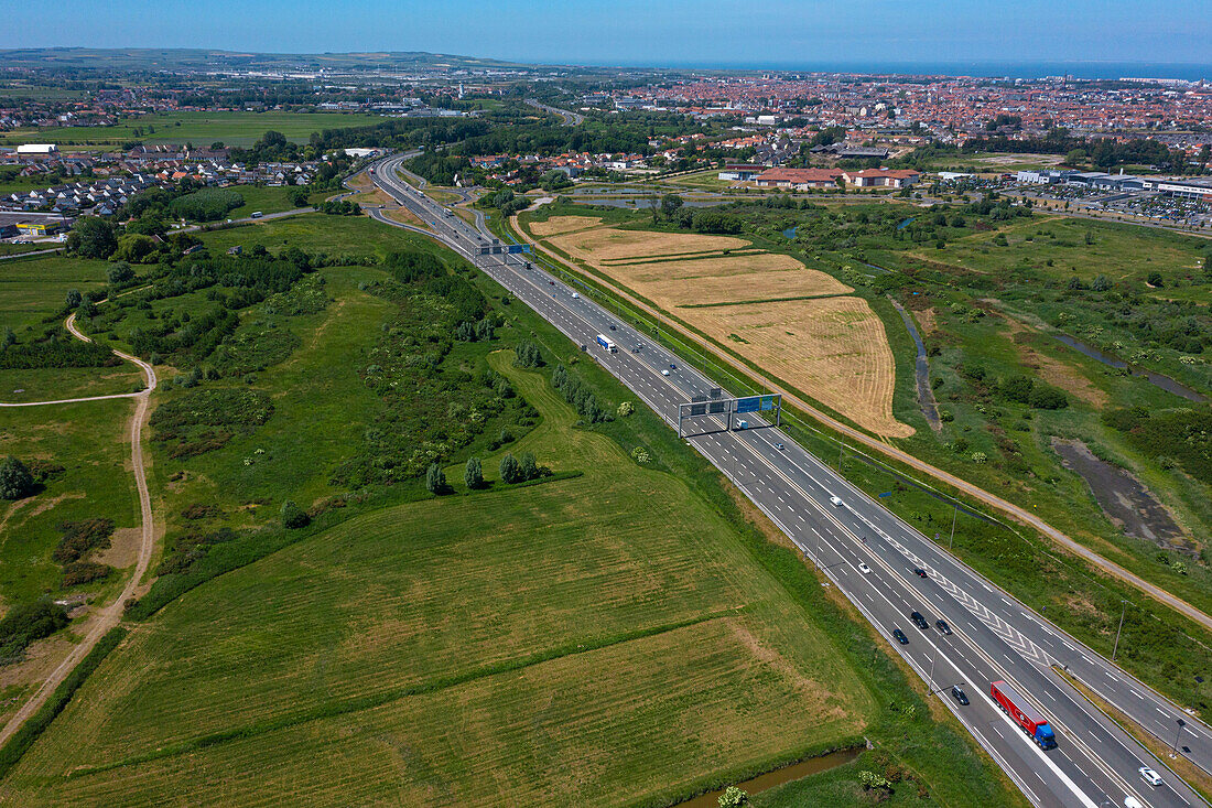 Frankreich,Hauts de France,Pas de Calais. Calais. Autobahn A16 zwischen Calais und Marck en Calaisis