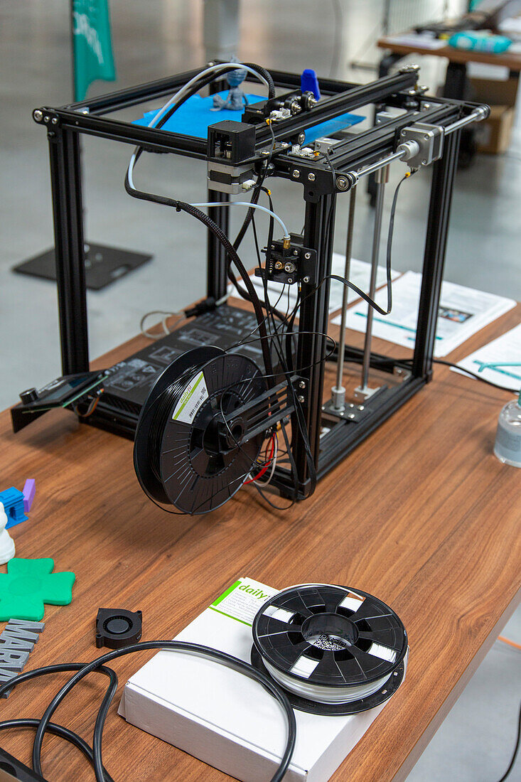 3D printer in a FabLab. Co-working