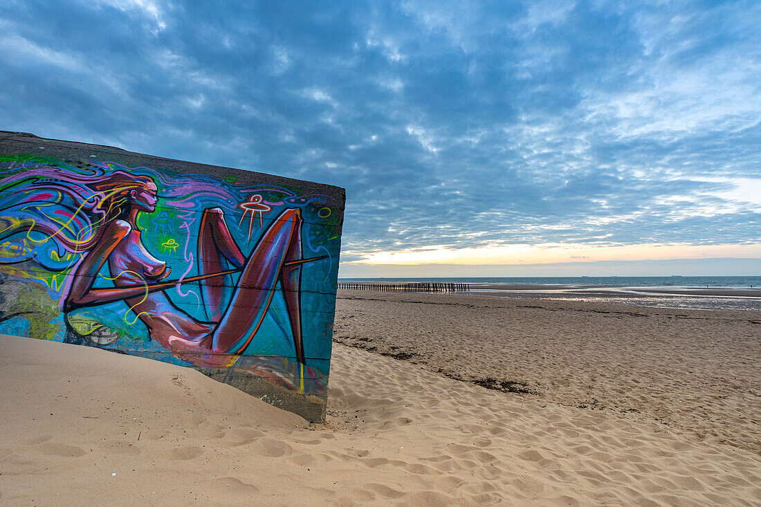 Frankreich,Opale Küste,Pas de Calais,SangatteStraßenkunst auf Bunker. Bleriot-Plage Strand