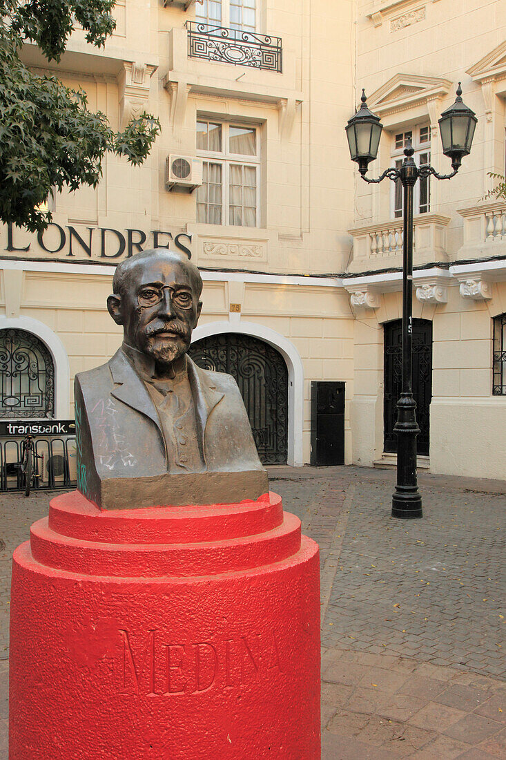 Chile,Santiago,Barrio Paris-Londres,street scene,historic architecture,statue,