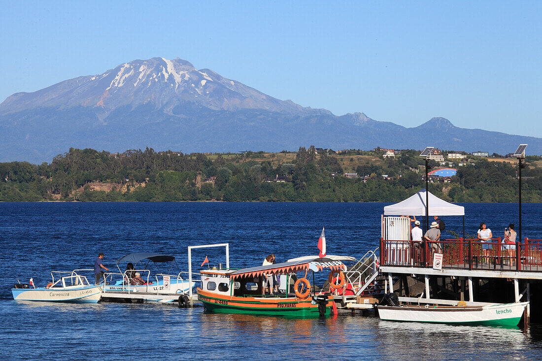 Chile,Seenplatte,Puerto Varas,Llanquihue-See,Calbuco-Vulkan,Menschen,Boote,