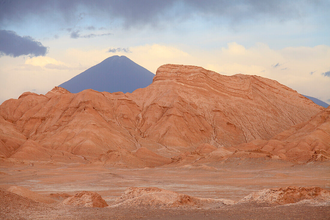 Chile,Antofagasta Region,Atacama Desert,Valle de la Luna,Volcano Licancabur,