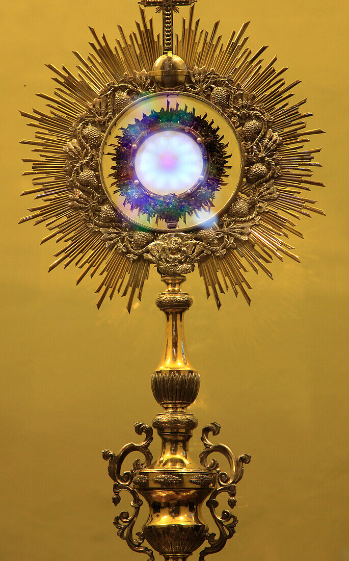 Spain,Andalusia,Seville,Iglesia San Salvador,church,interior,monstrance