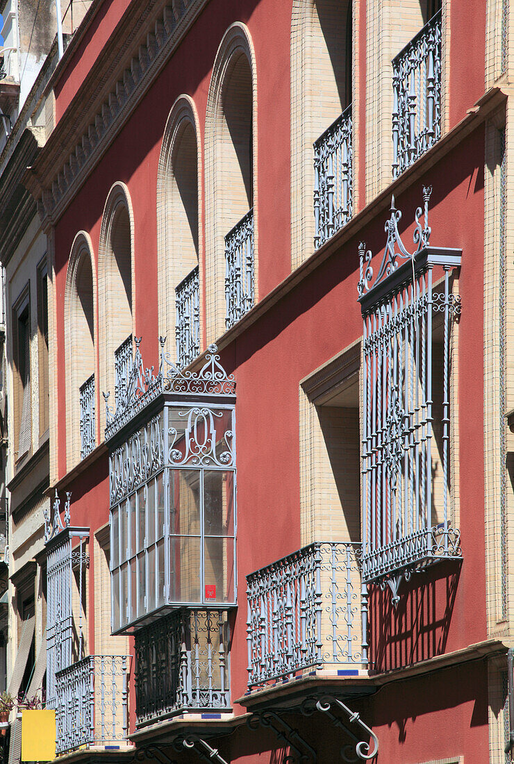 Spanien,Andalusien,Sevilla,Schmiedeeisen-Balkone,typische Architektur