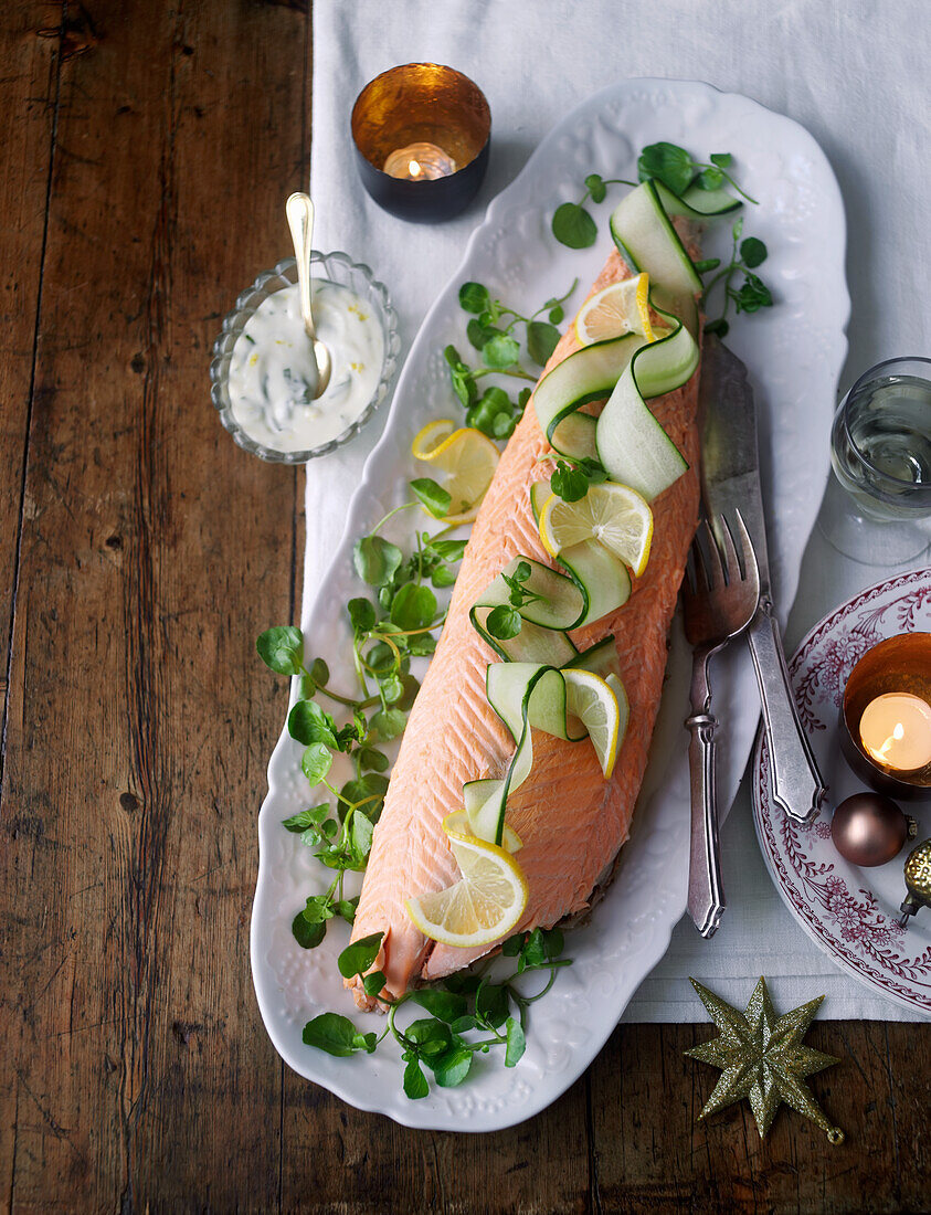 Whole smoked salmon with lemon slices and cucumber