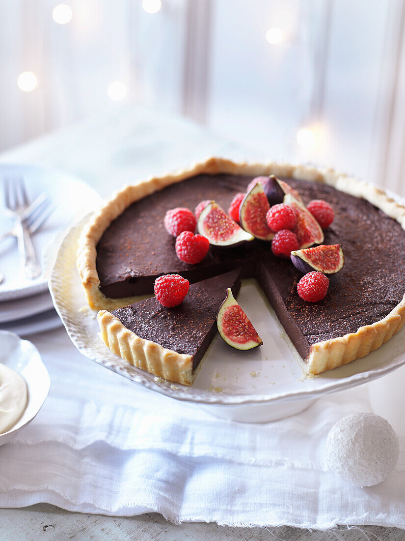 Chocolate tart with figs and raspberries