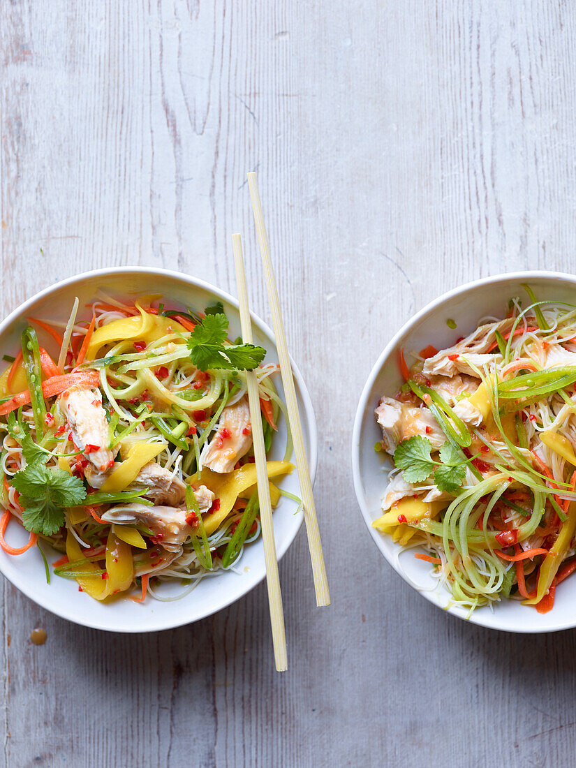 Thai-Hähnchen-Nudel-Salat