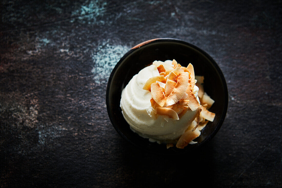 Coconut ice cream with roasted coconut flakes