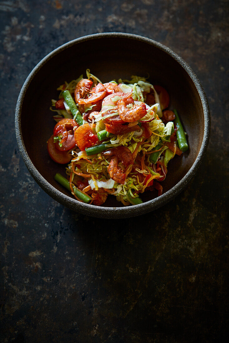 Thai-Slaw mit Gemüse und Garnelen