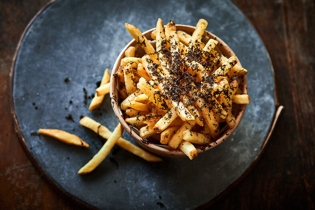 Pommes Frites mit Trüffelöl und geriebenem Trüffel