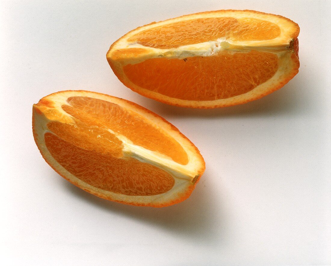 Zwei Orangenachtel
