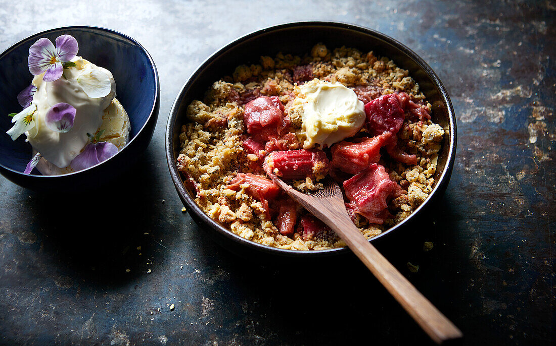 Apfel-Crumble mit Vanillesahne