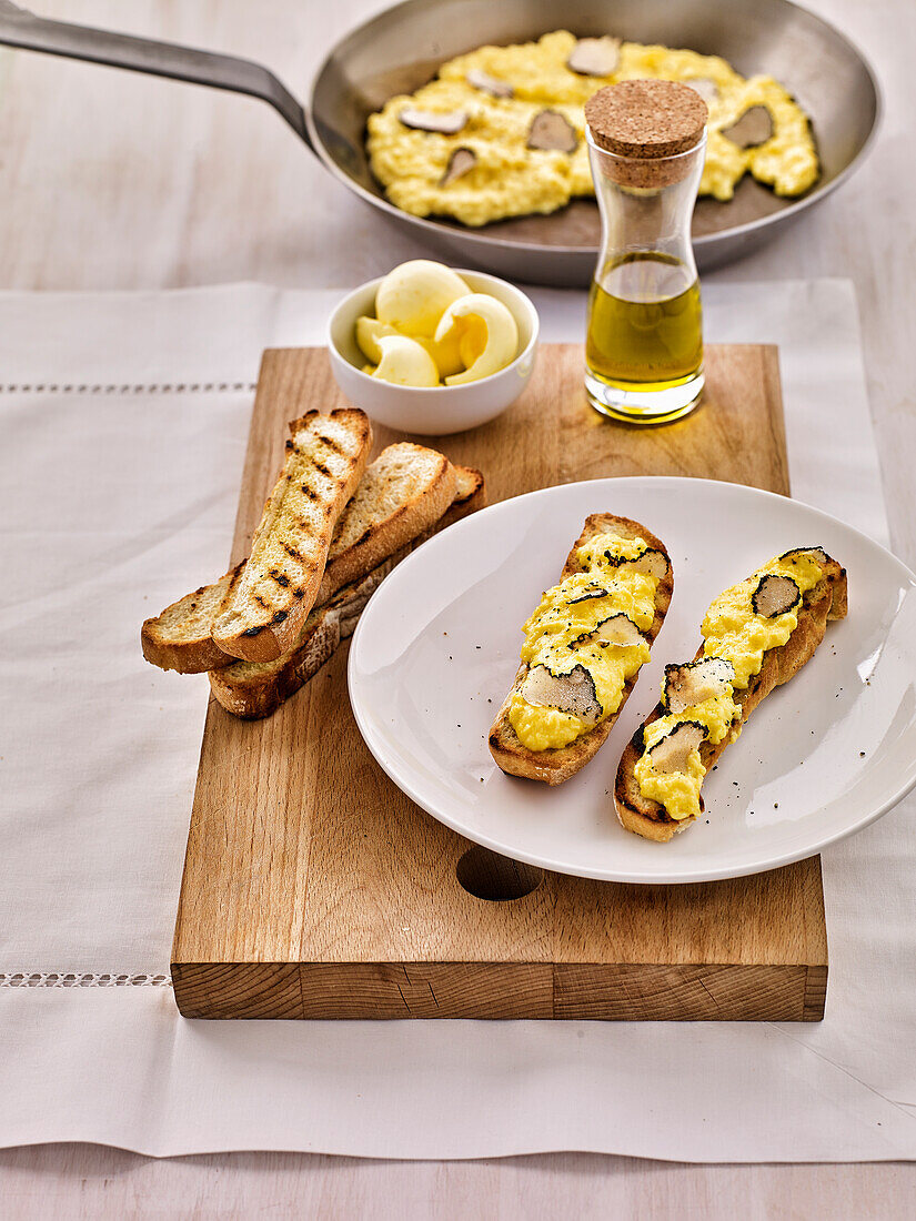 Egg dish with truffles on toasted bread