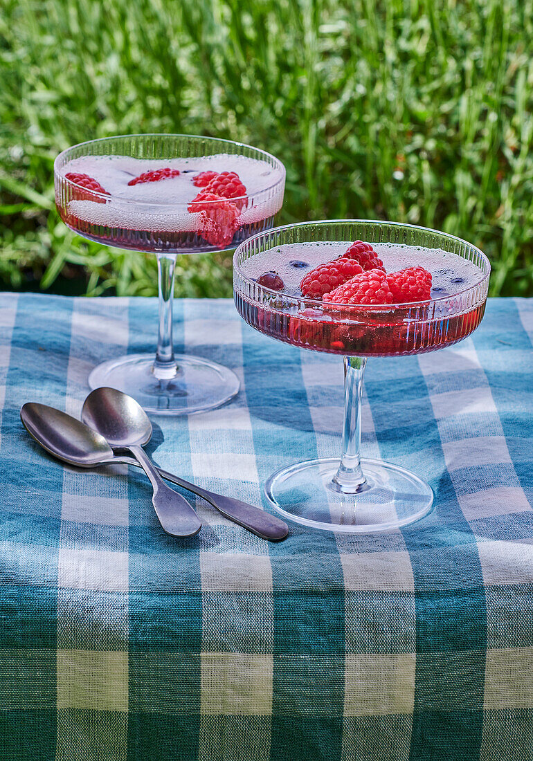 Champagner mit Beeren