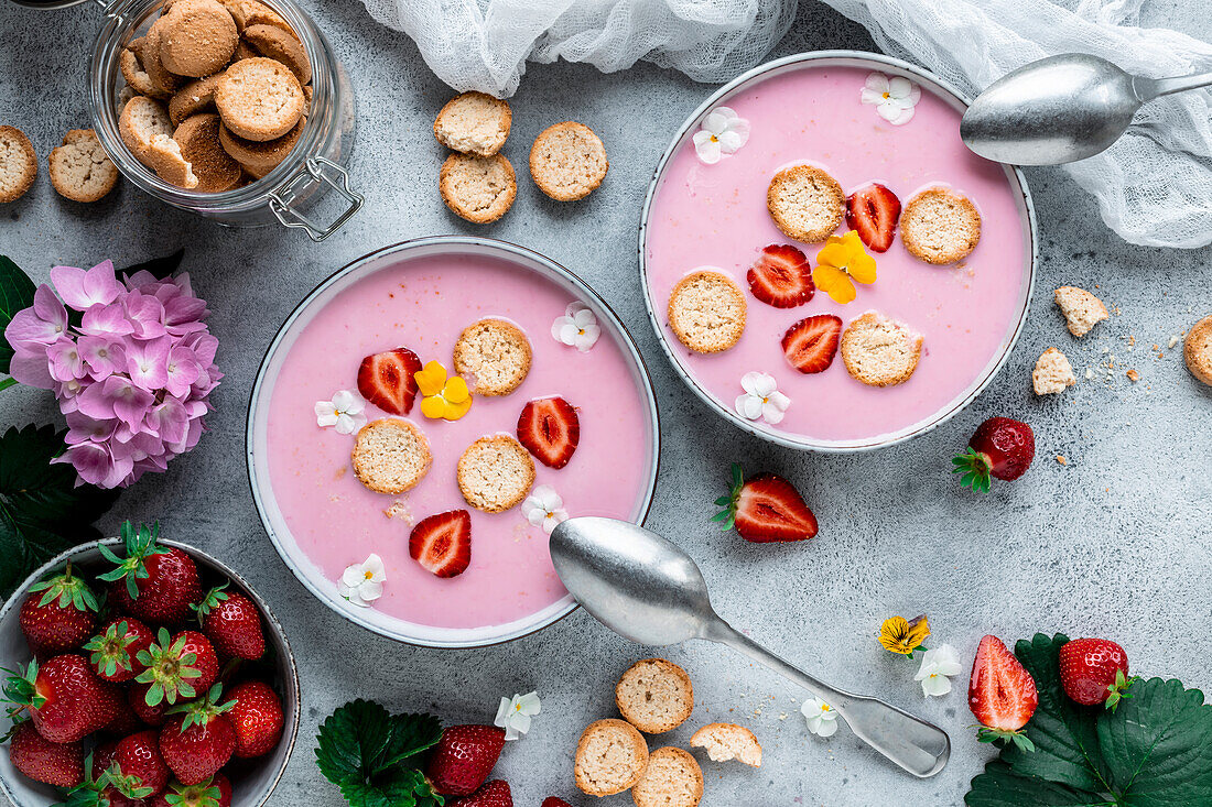 Danish strawberry cold dish with biscuits