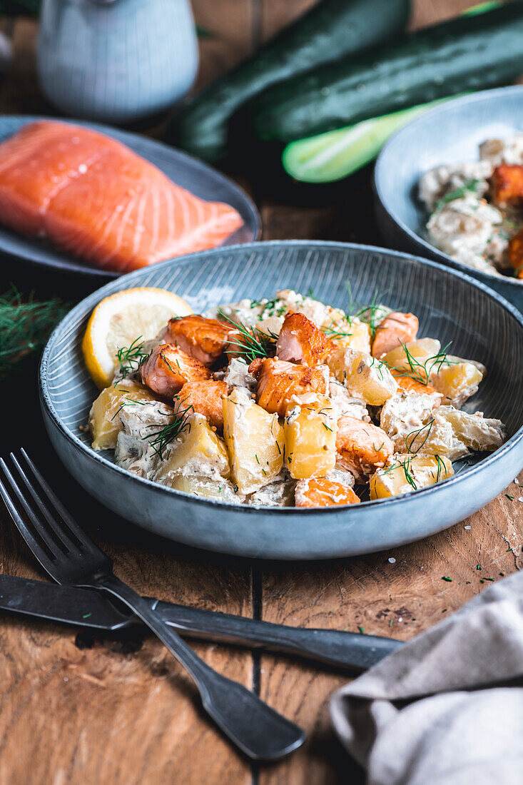 Schmorgurken mit Lachs und Dill