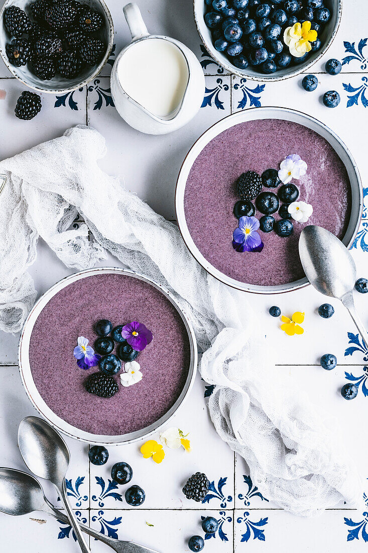 Vispipuuro - Finnish blueberry foam with cream