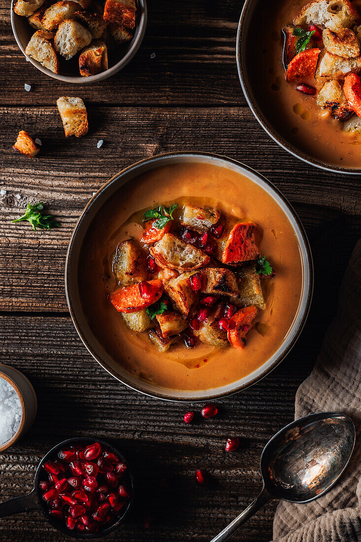 Süßkartoffel-Maroni-Suppe mit Croutons