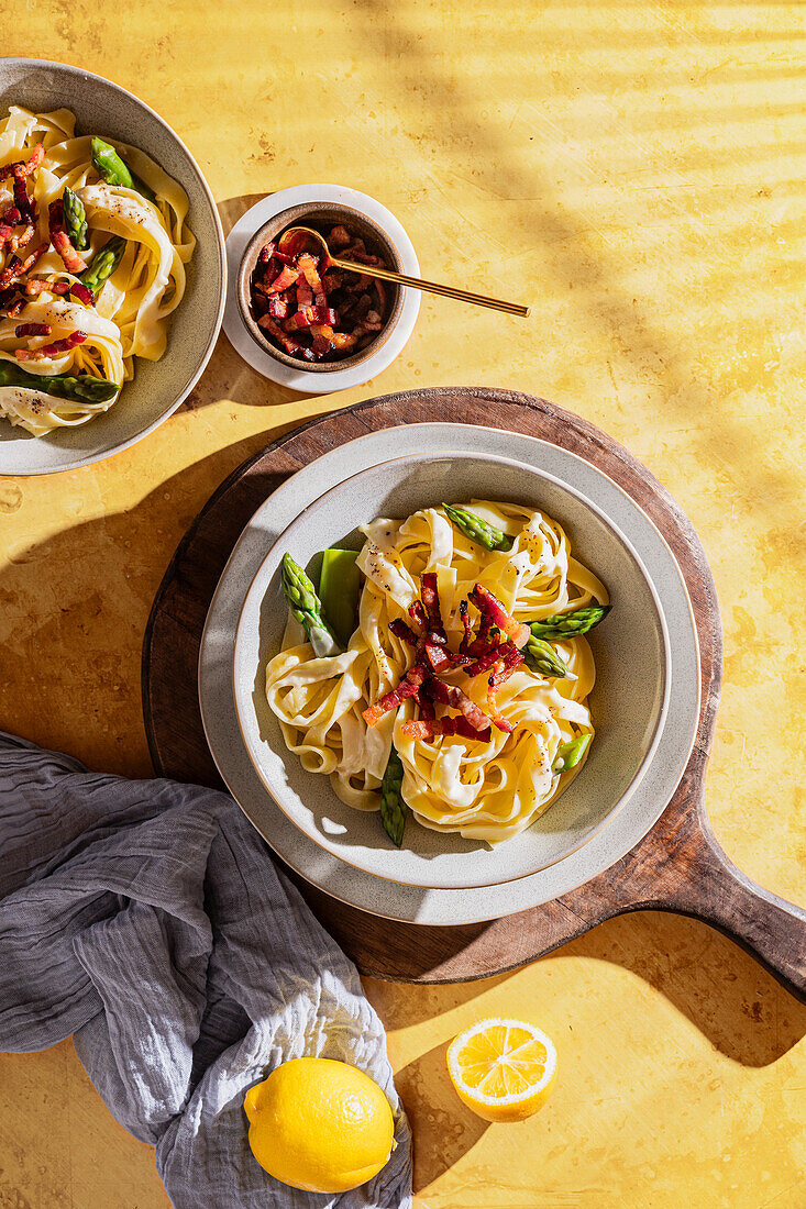 Lemon and asparagus pasta with crispy bacon