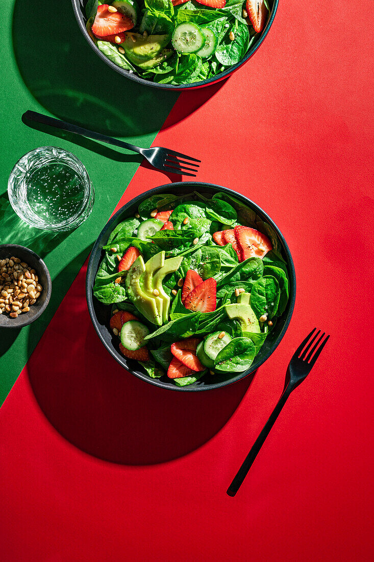 Spinach salad with strawberries and avocado