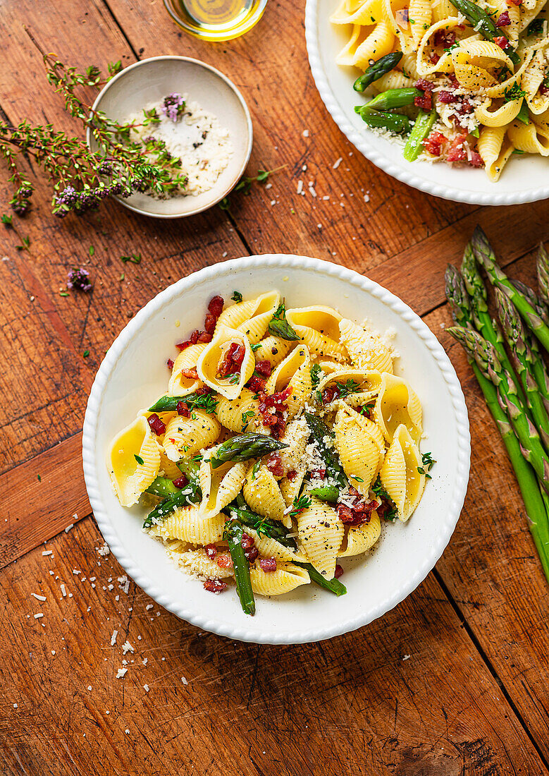 Pasta with ham, asparagus and parmesan