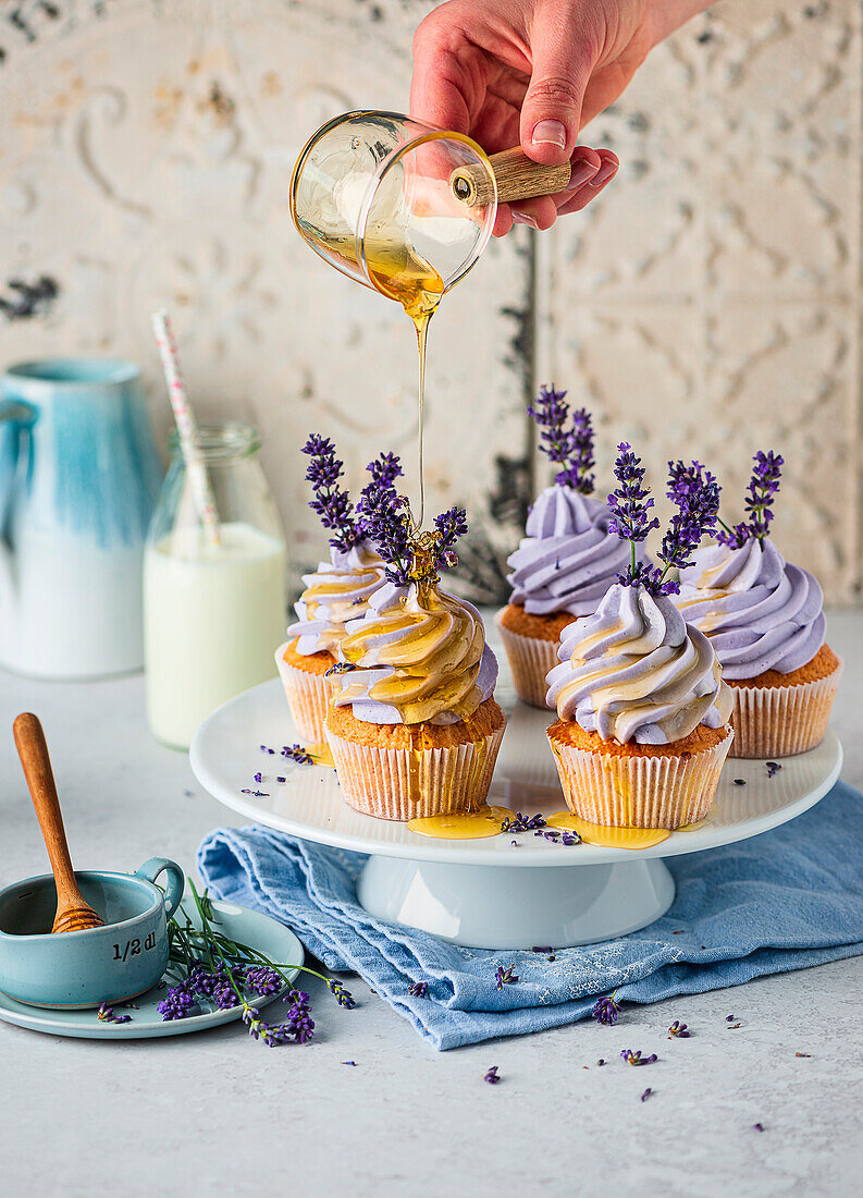 Lavendel-Cupcakes mit Honig