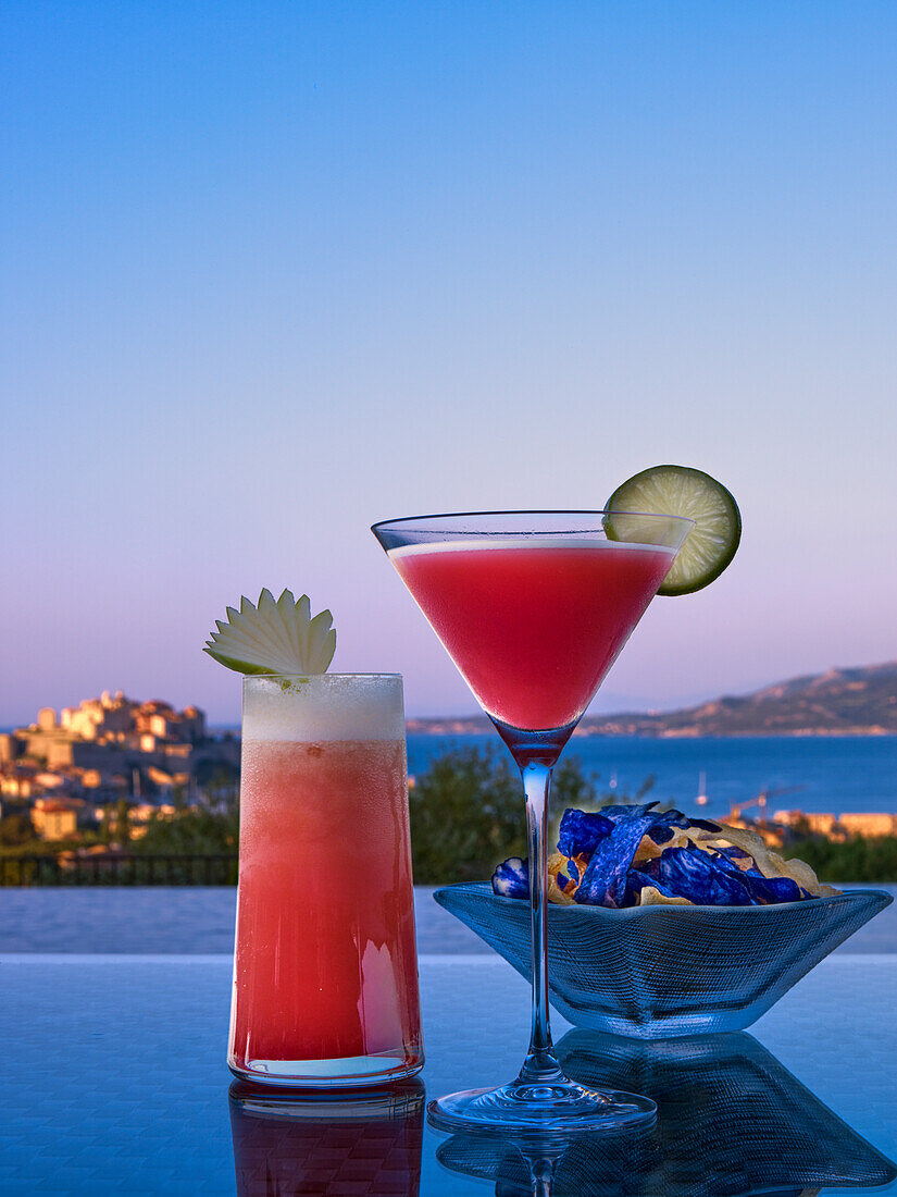 Mai Tai and martini with lime served with purple potato crisps