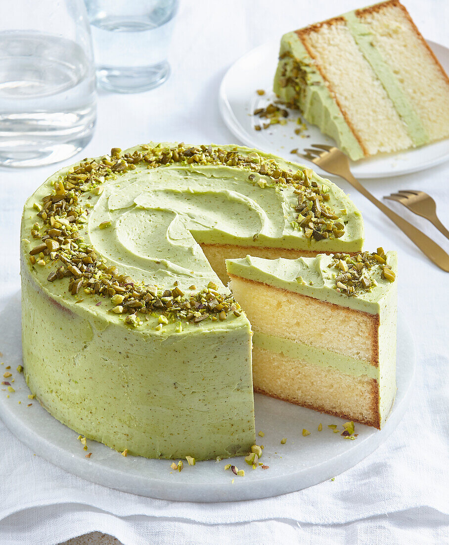 Courgette tart with pistachio and lemon cream