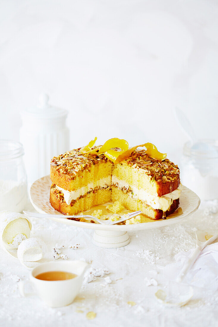 Baklava-Torte mit Zitronensirup und Mascarponefüllung