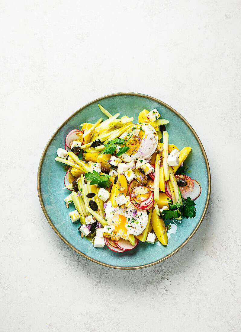 Kartoffelsalat mit Kohlrabi, Radieschen und Ei