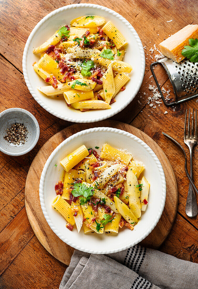 Pasta with asparagus carbonara