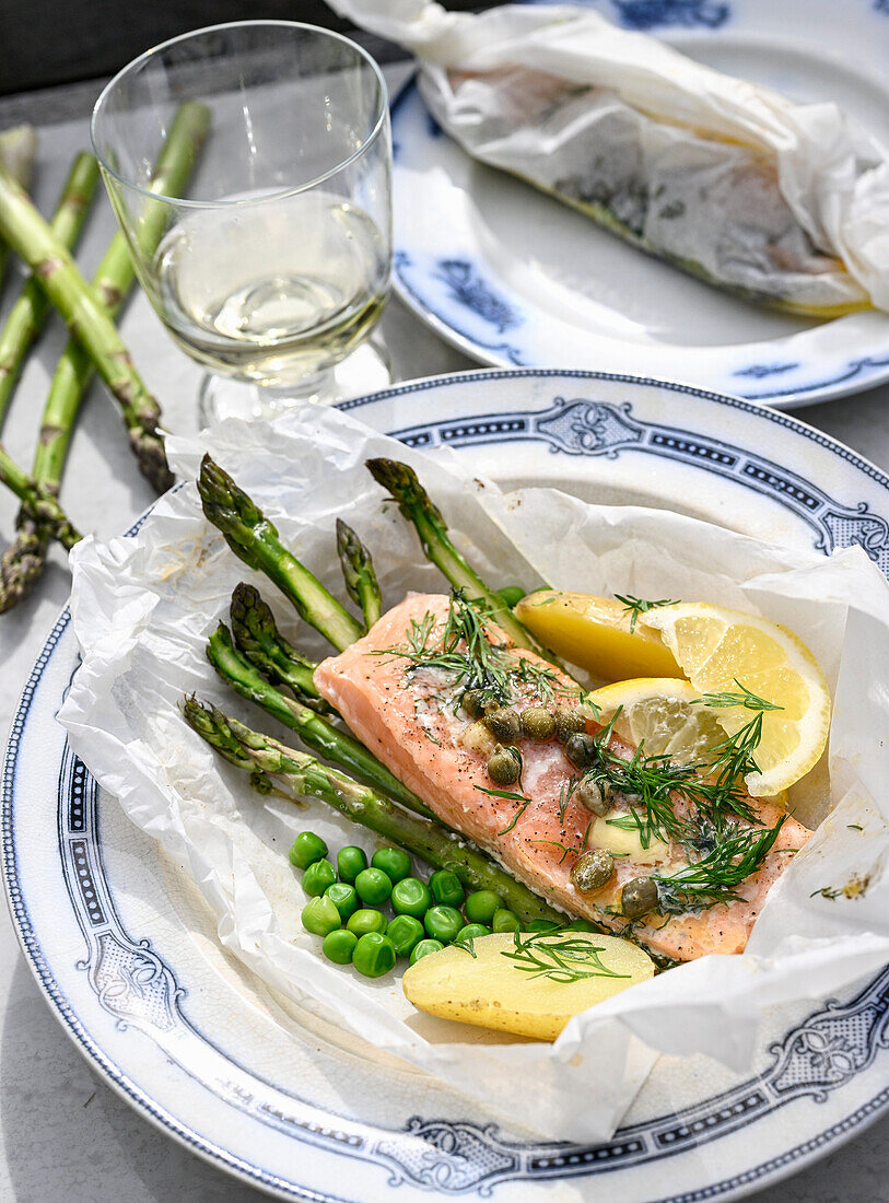 Salmon fillet with asparagus, potatoes and peas