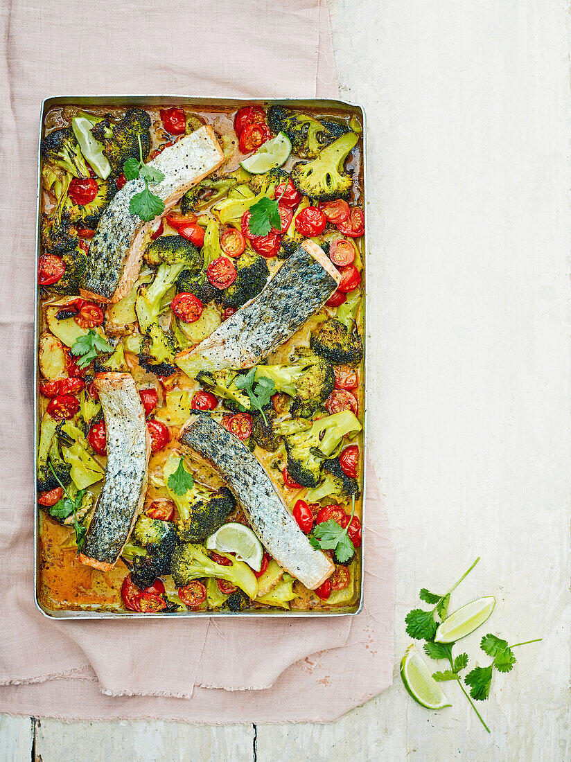 Salmon with vegetable curry from the tray