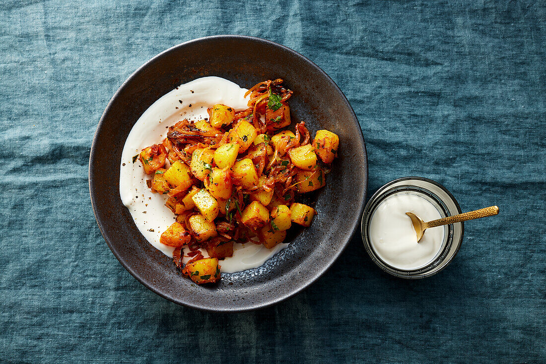 Persian fried potatoes with onions and yogurt