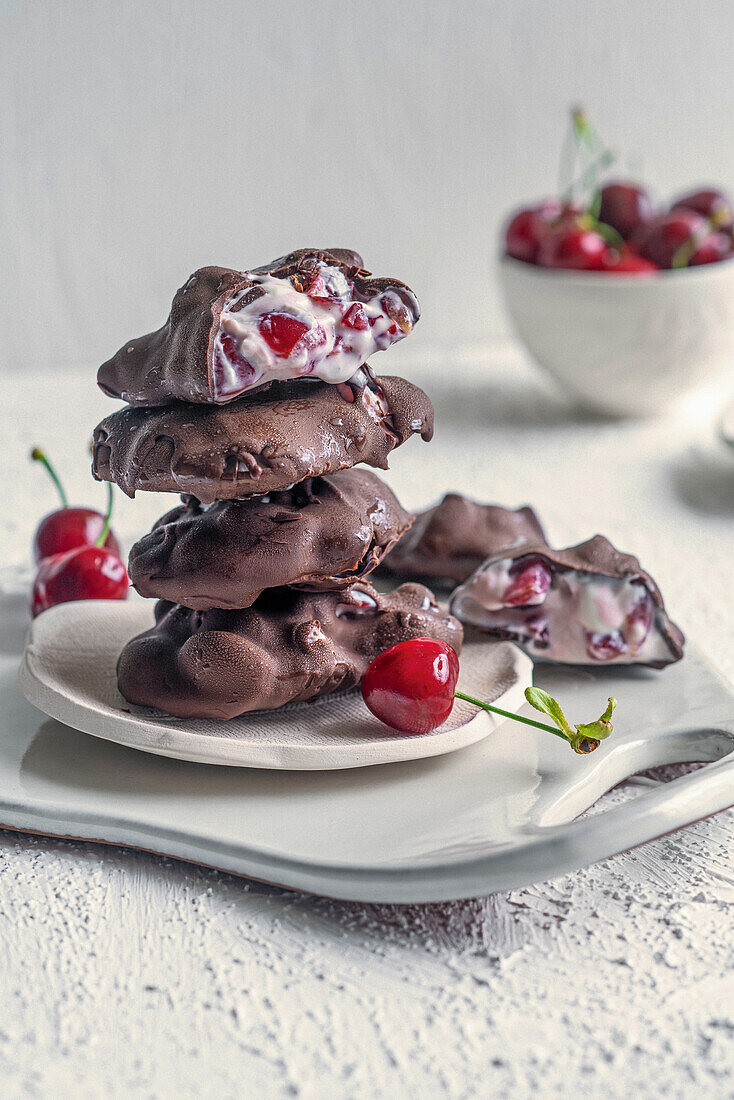 Schoko-Kirsch-Häppchen mit Joghurtfüllung