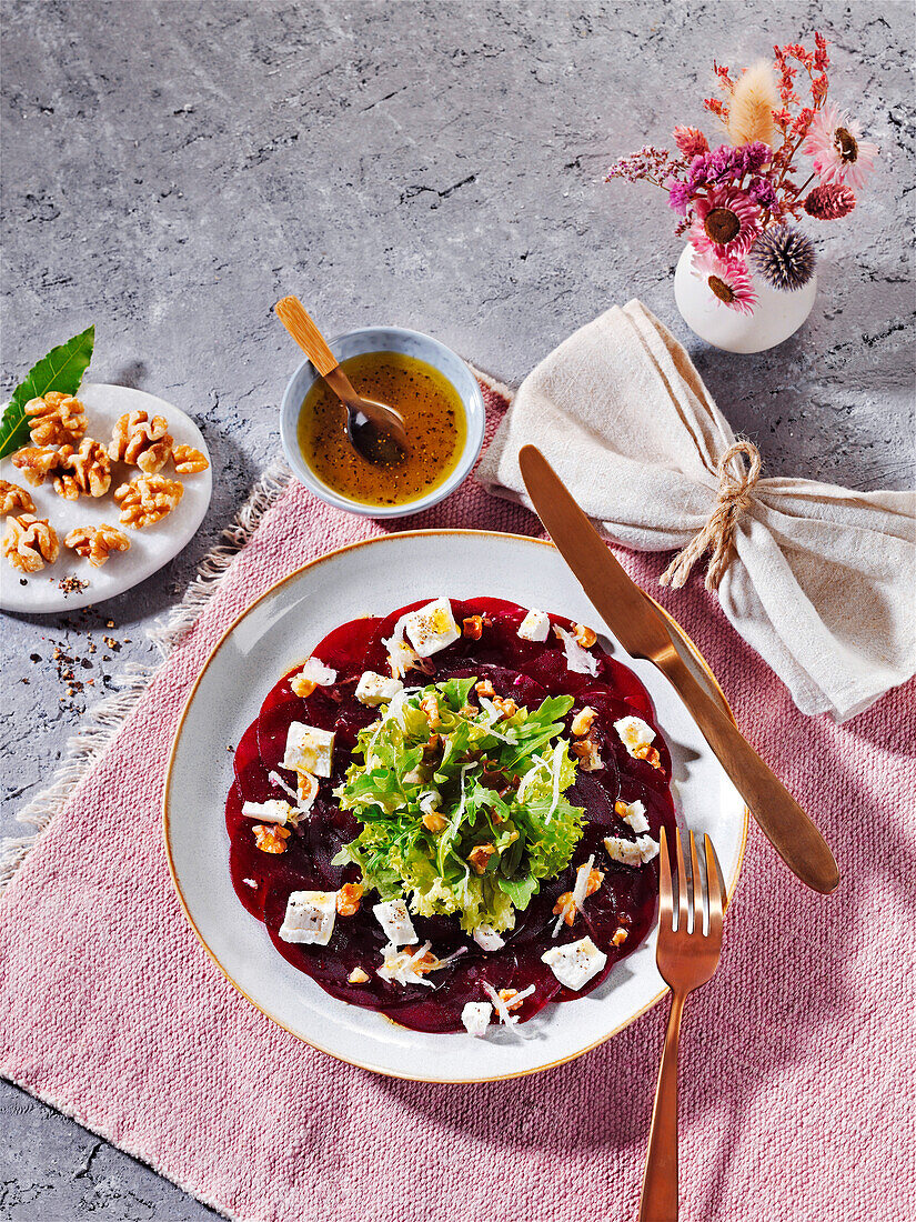 Rote-Bete-Salat mit Ziegenkäse und Walnüssen