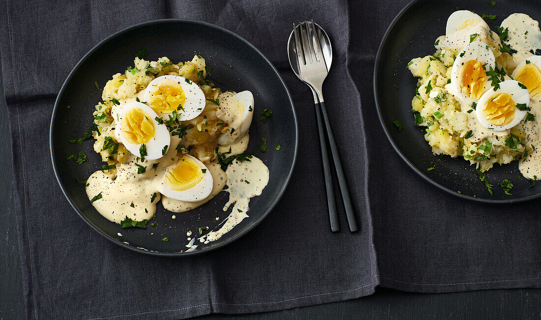 Celery and potato mash with eggs and cream sauce